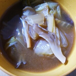 ダシ要らず♬  舞茸と白菜の味噌汁